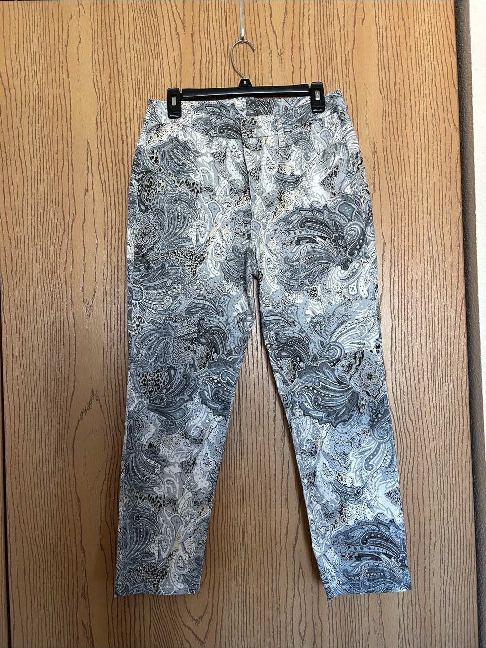 Women Paisley Print Stretch Pants - Gray